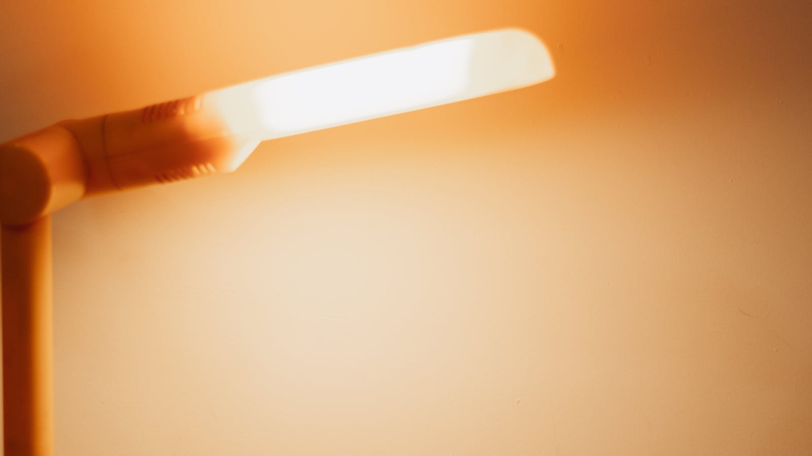 Schreibtischlampe Test 2026: Die 8 besten für Büro und Homeoffice